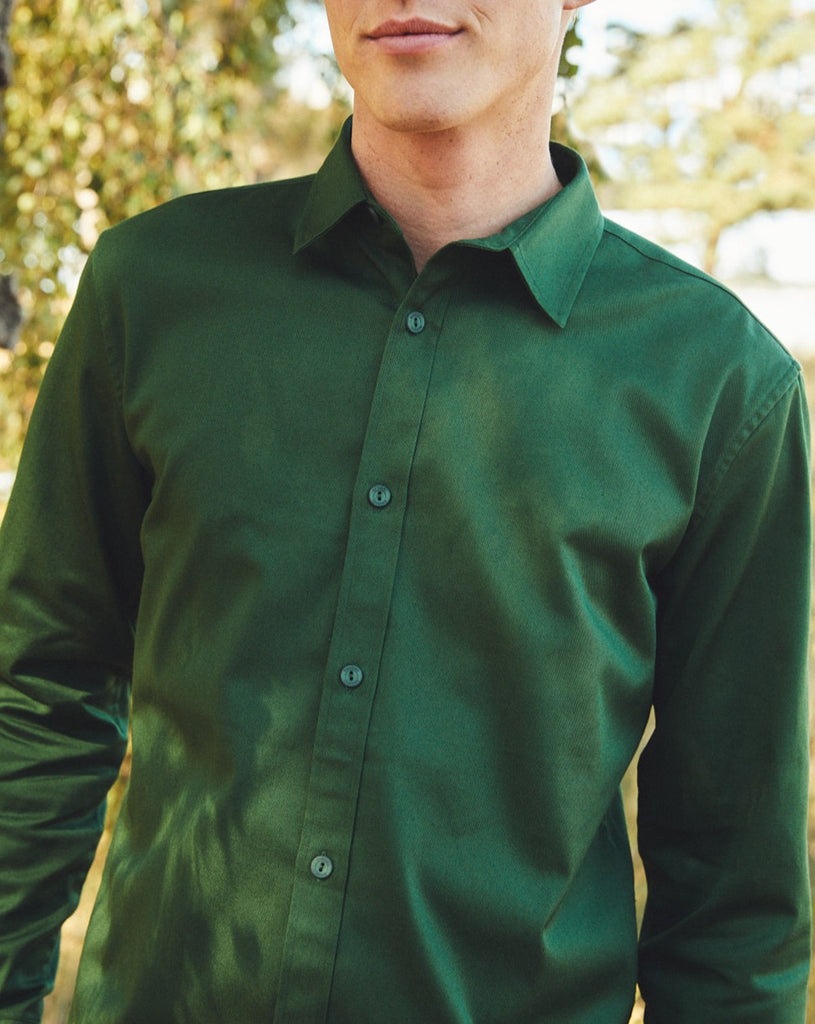 Luxury Fairtrade Organic Twill Shirt crafted from 80% organic cotton and 20% recycled polyester, presented in a refined design suitable for sizes XS to 3XL, perfect for eco-conscious fashion enthusiasts.