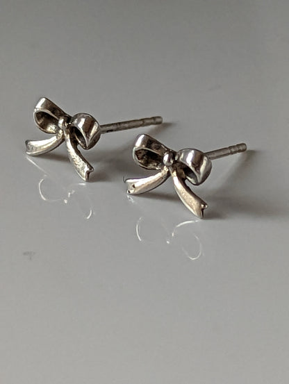 Silver Steed Bow Stud Earrings