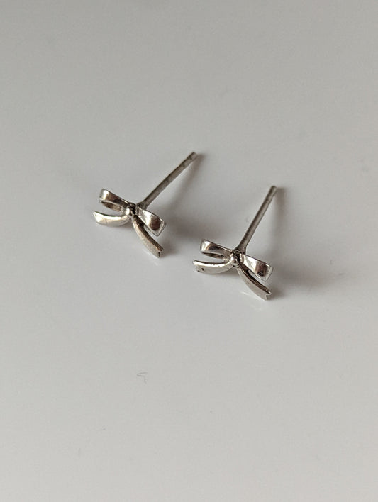 Silver Steed Bow Stud Earrings