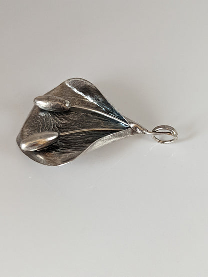 Silver Steed Extravagant Leaf & Stems Silver Pendant