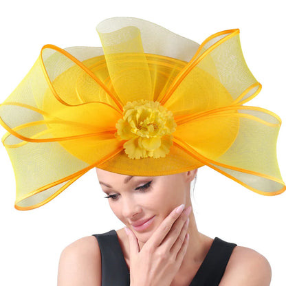 Chic women’s cocktail hat with a sophisticated floral accent, designed for elegant outings.