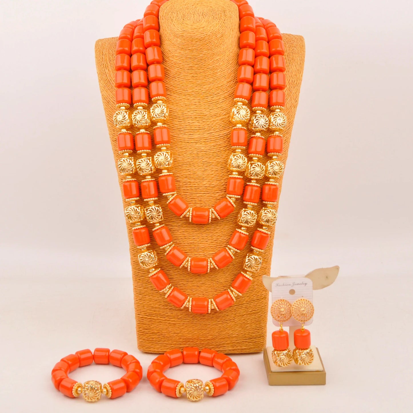 Complete view of the Nigerian bridal jewelry set, combining a necklace, bracelet, and earrings made from stunning artificial coral, ideal for a romantic wedding.