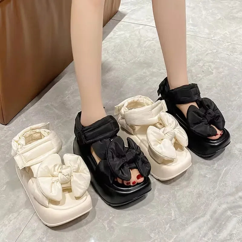 Stylish summer vacation sandals for women in high-quality PU with a chic Roman design and comfortable hook and loop closure.