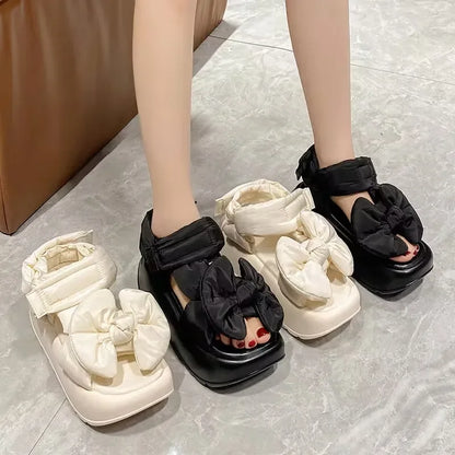 Stylish summer vacation sandals for women in high-quality PU with a chic Roman design and comfortable hook and loop closure.