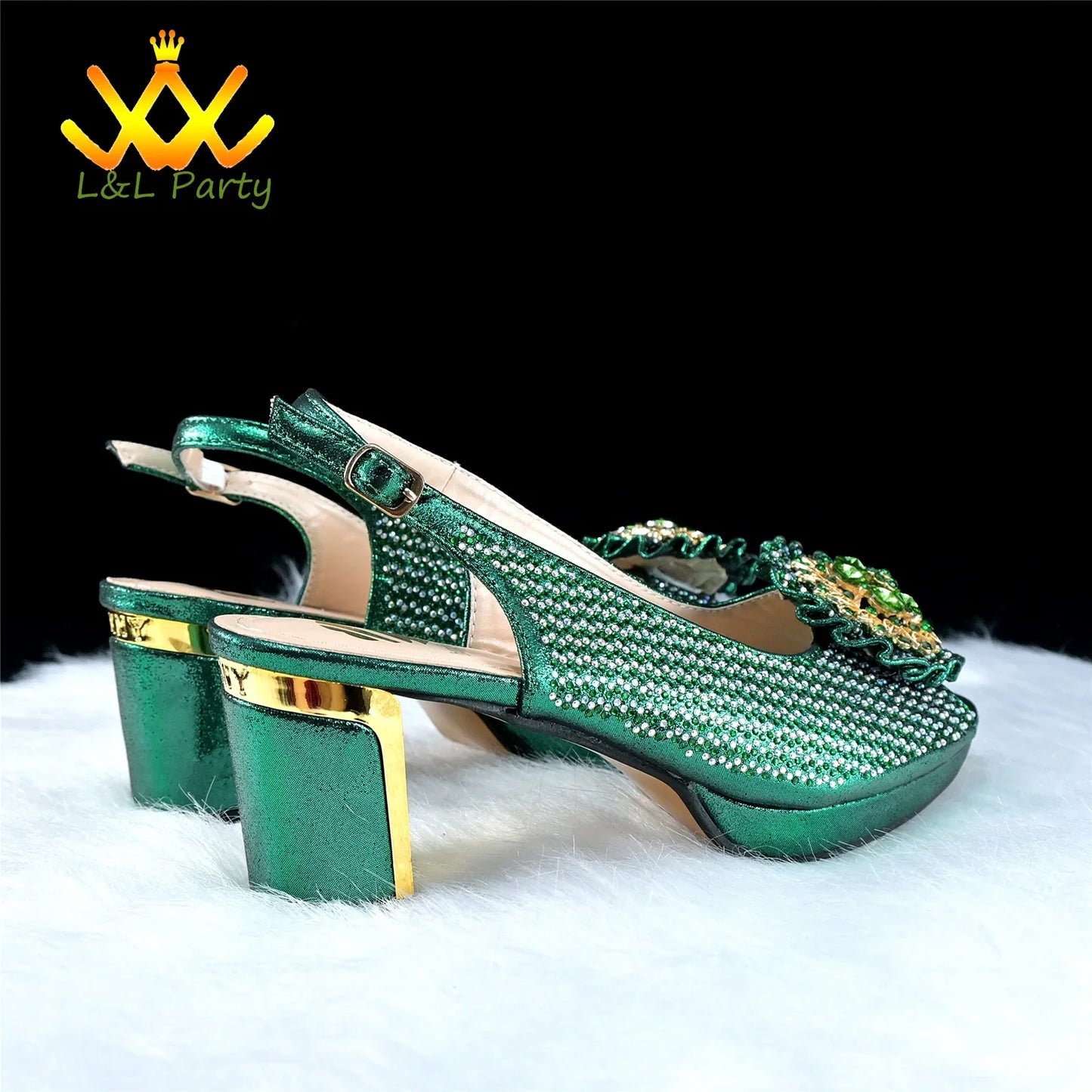 Chic matching handbag included in the Elegant Italian women’s green crystal sandals set, showcasing exquisite craftsmanship ideal for sophisticated occasions.