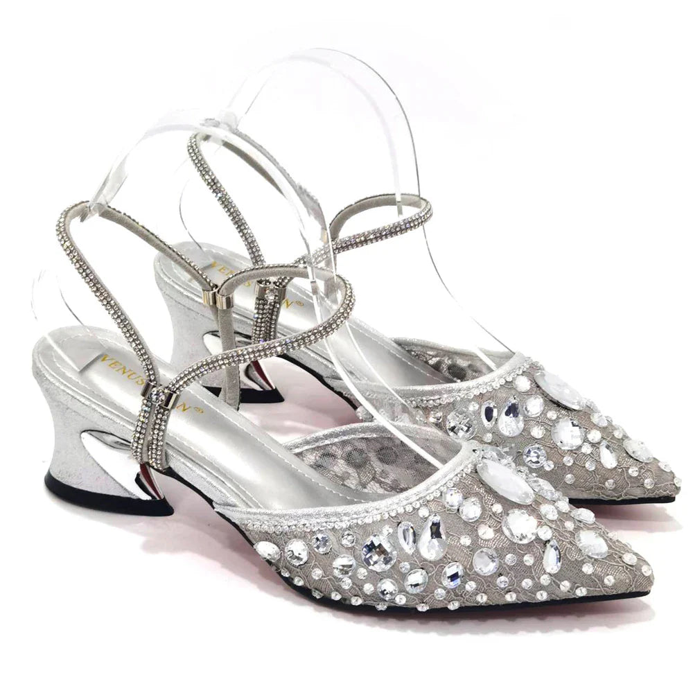 Versatile black pumps by Venus Chan with pointed toe, ideal for women’s weddings and formal gatherings.