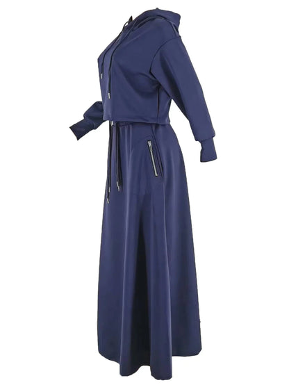 Close-up of CM.YAYA's sophisticated long sleeve hooded sweatshirt, crafted from high-quality blended fabric for a stylish streetwear look.