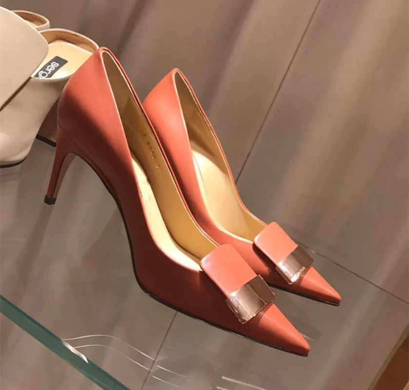 Chic luxury women's pumps designed with a glitter finish, combining style and comfort for the modern woman, perfect for spring and autumn.