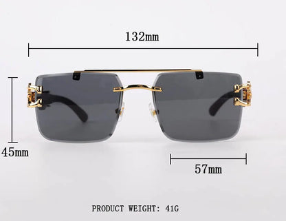 Stylish outdoor sunglasses with an elegant alloy frame and advanced UV400 lenses, perfect for fashionable summer looks.