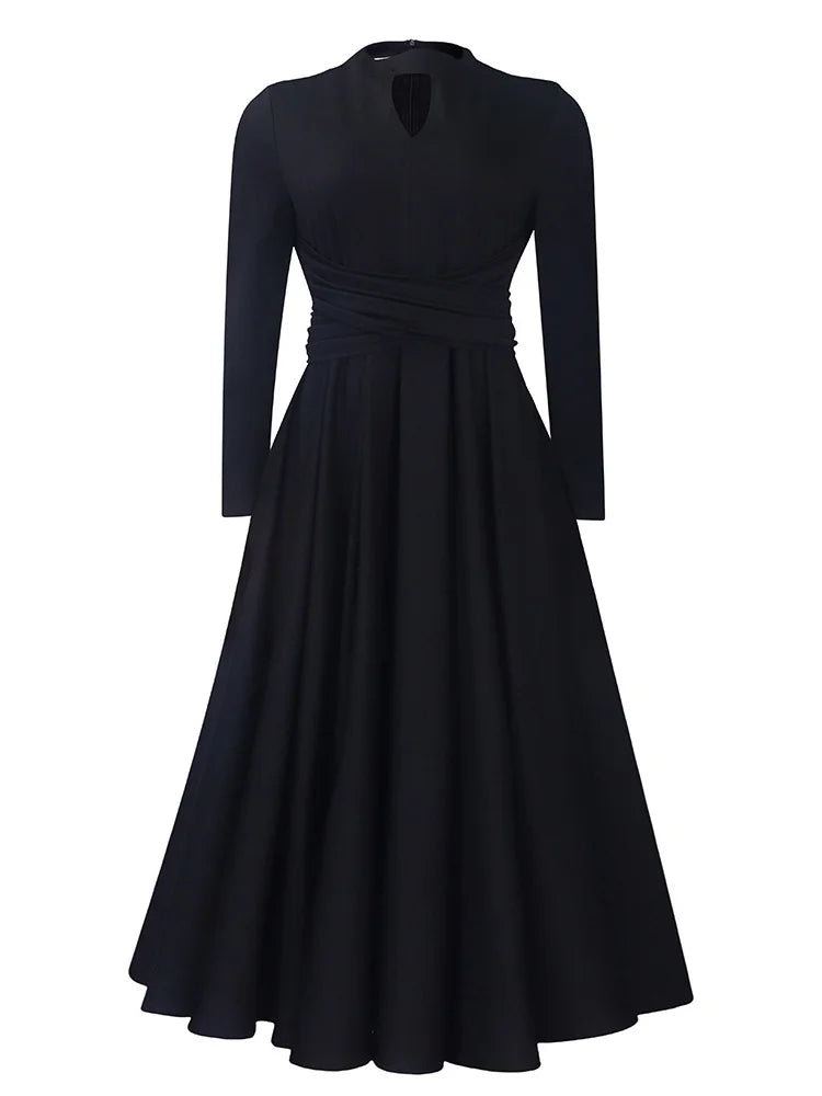 Elegant long dashiki Ankara dress designed for plus size women, showcasing vibrant African patterns for special occasions.