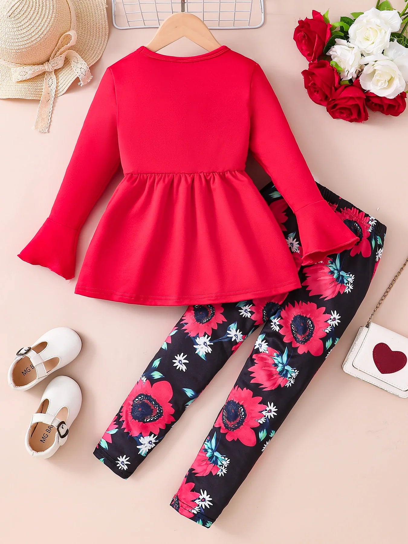 Detailed view of the fashionable printed tights included in the luxury girls' spring casual set, suitable for ages 4-6 years.