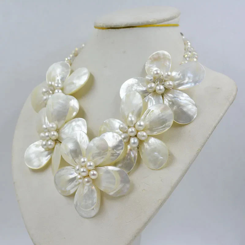 Chic shell flowers necklace for women, a perfect blend of style and elegance, ideal for wedding occasions with a 20-inch statement length.