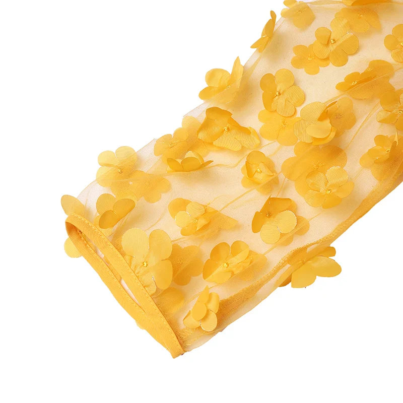 Sophisticated three-quarter sleeve plus size mesh top for women by VONDA, featuring a chic crew neck and exquisite floral pattern.