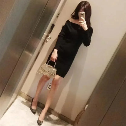 Elegant ladies' luxury diamond clutch bag, perfect for weddings and evening parties, featuring a vintage minaudiere style.