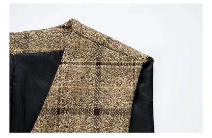 Detail of the single-breasted closure and buttons of the Men's One Button Suit Set, illustrating sophistication and modern style.