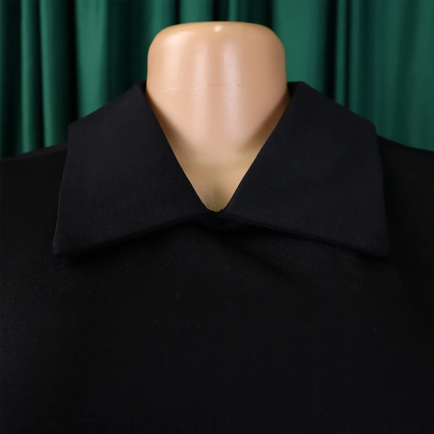 Elegant women's high-waisted pleated knee-length evening dress featuring a sophisticated Peter Pan collar, ideal for formal occasions.