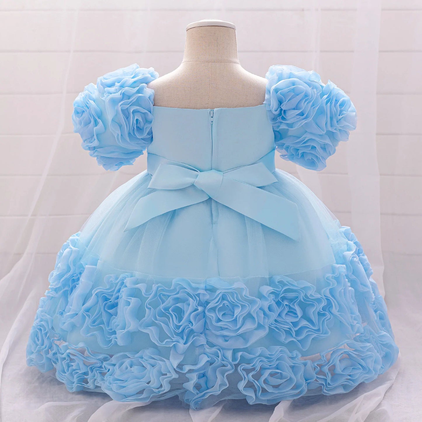Stunning floral ball gown for girls aged 4-10, perfect for special occasions and designed for comfort and style.