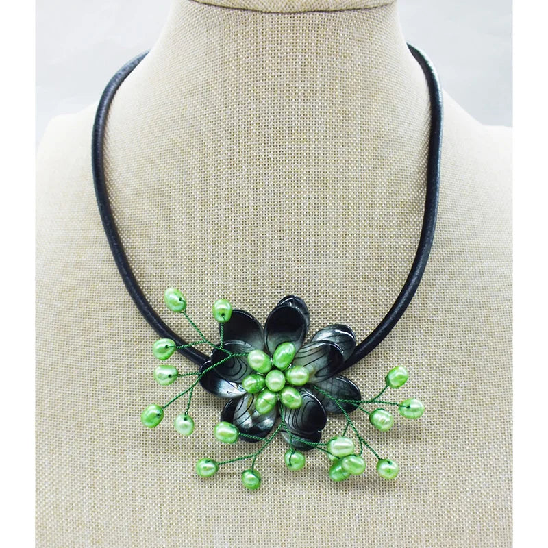 Fashion-forward wedding necklace for women, adorned with unique shell flowers and sparkling crystals, perfect for special occasions.