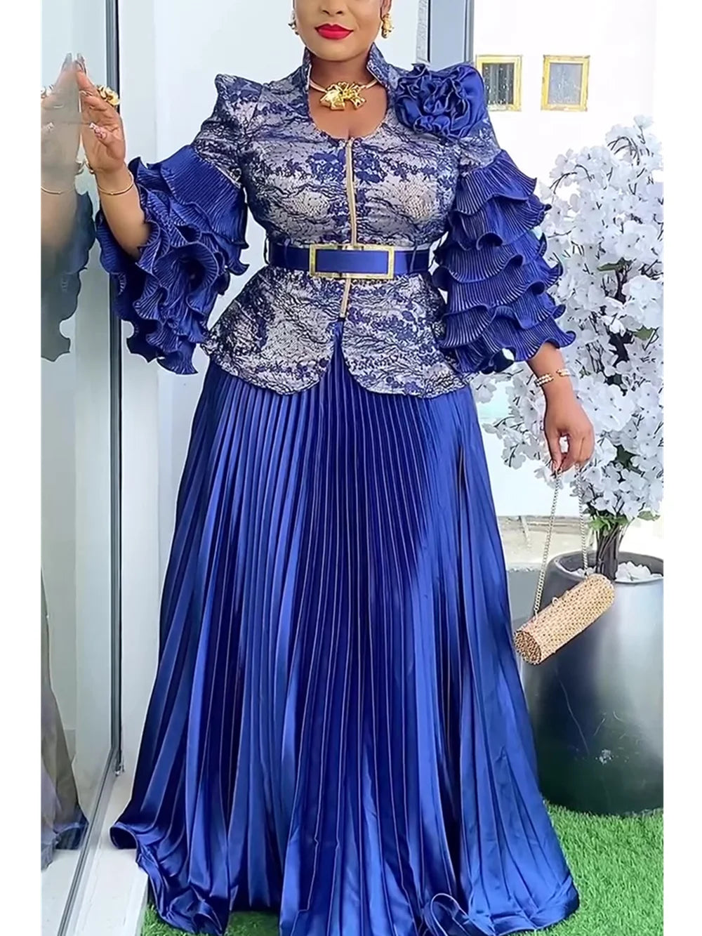 Elegant African women's 2-piece Dashiki Ankara set in luxurious fabric, featuring stylish plus size tops and skirts, perfect for weddings and parties.
