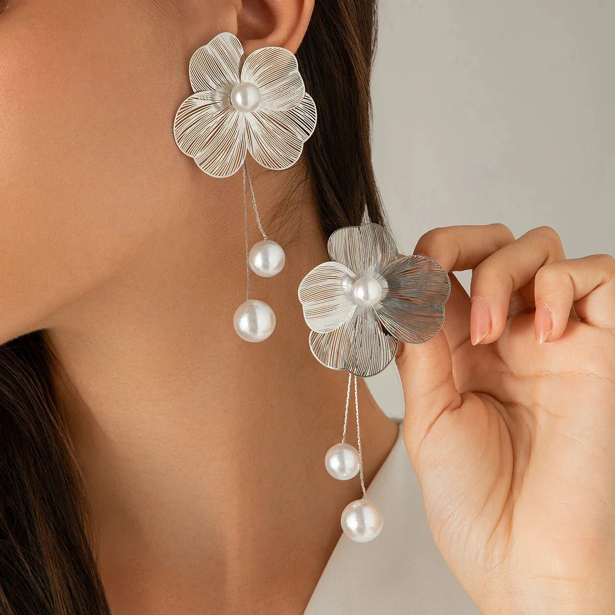 Elegant romantic long tassel drop earrings adorned with delicate flower petals and lustrous imitation pearls for women, perfect for adding a touch of luxury to any outfit.