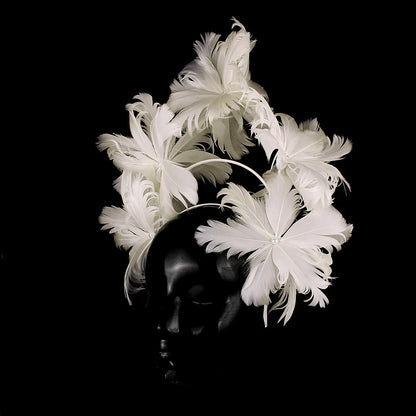 Elegant blue feather wedding headband fascinator for women, a luxurious bridal hair accessory perfect for any special occasion.