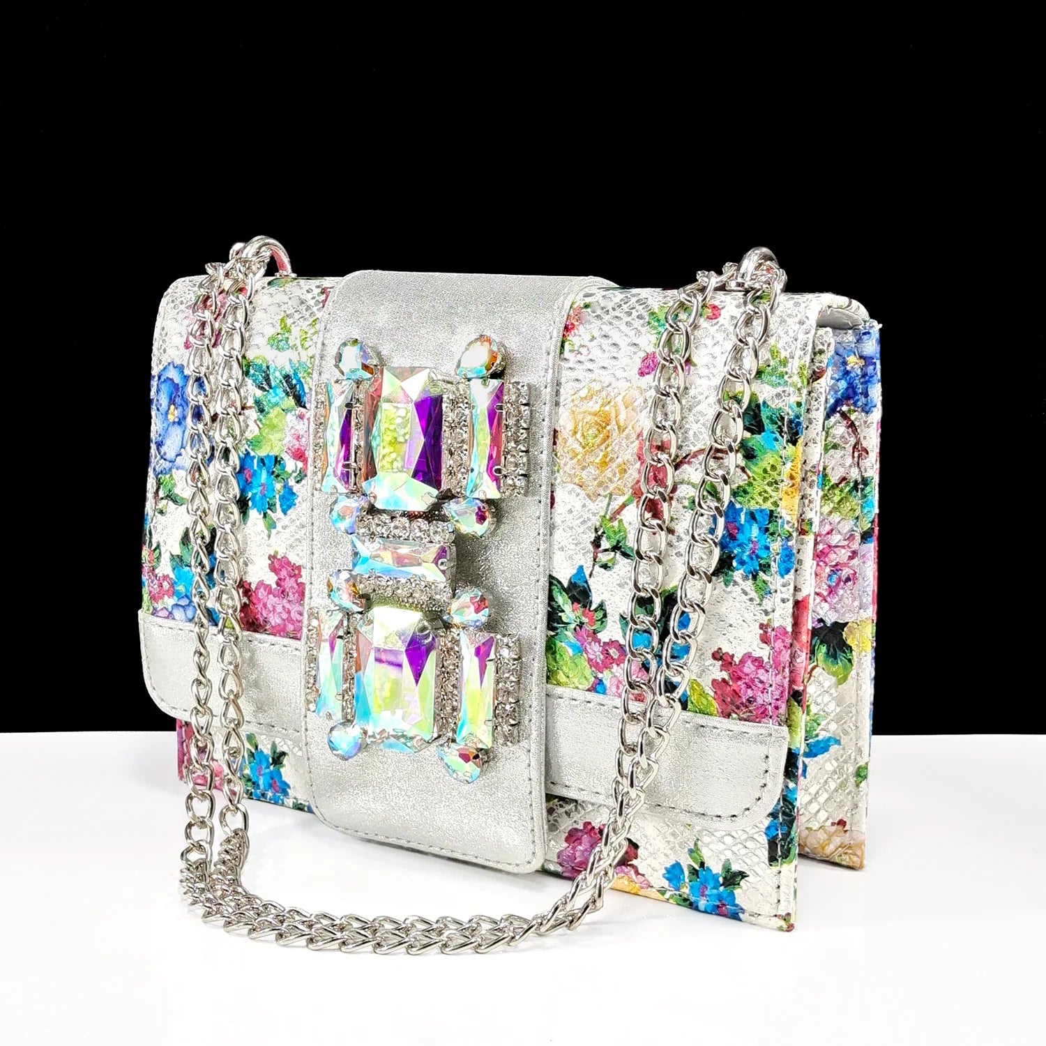 High-heeled purple sandals with exquisite rhinestone embellishments, perfect for formal occasions and weddings.