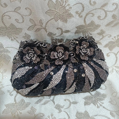 Stylish metallic minaudiere evening clutch bag for women, showcasing a minimalist solid pattern, tailored for glamorous occasions.