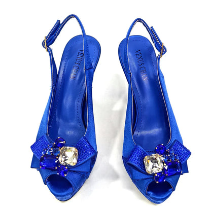 Elegant luxury royal blue rhinestone handbag, perfect accessory for women at parties and weddings.