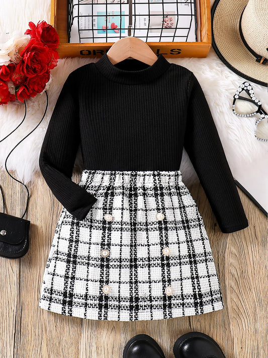 Luxurious girls' casual knitted top featuring a long sleeve and elegant O-neck design, styled in a chic plaid pattern, perfect for ages 4-6Y.