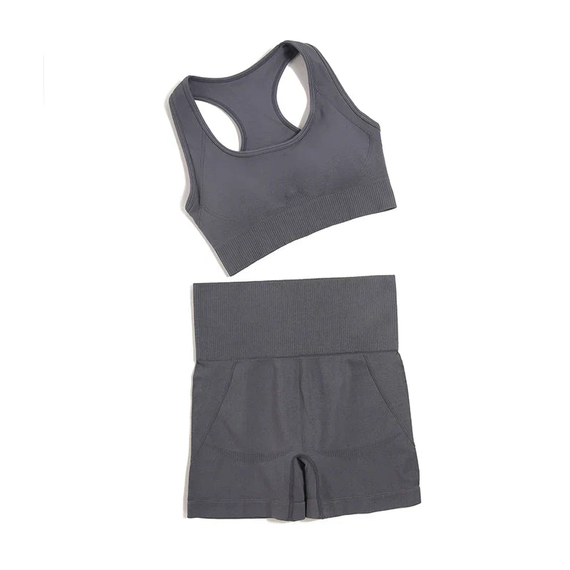 Stylish WAREBALL seamless yoga set displayed in grey, showcasing its luxurious fabric and contemporary design for the fashionable woman.