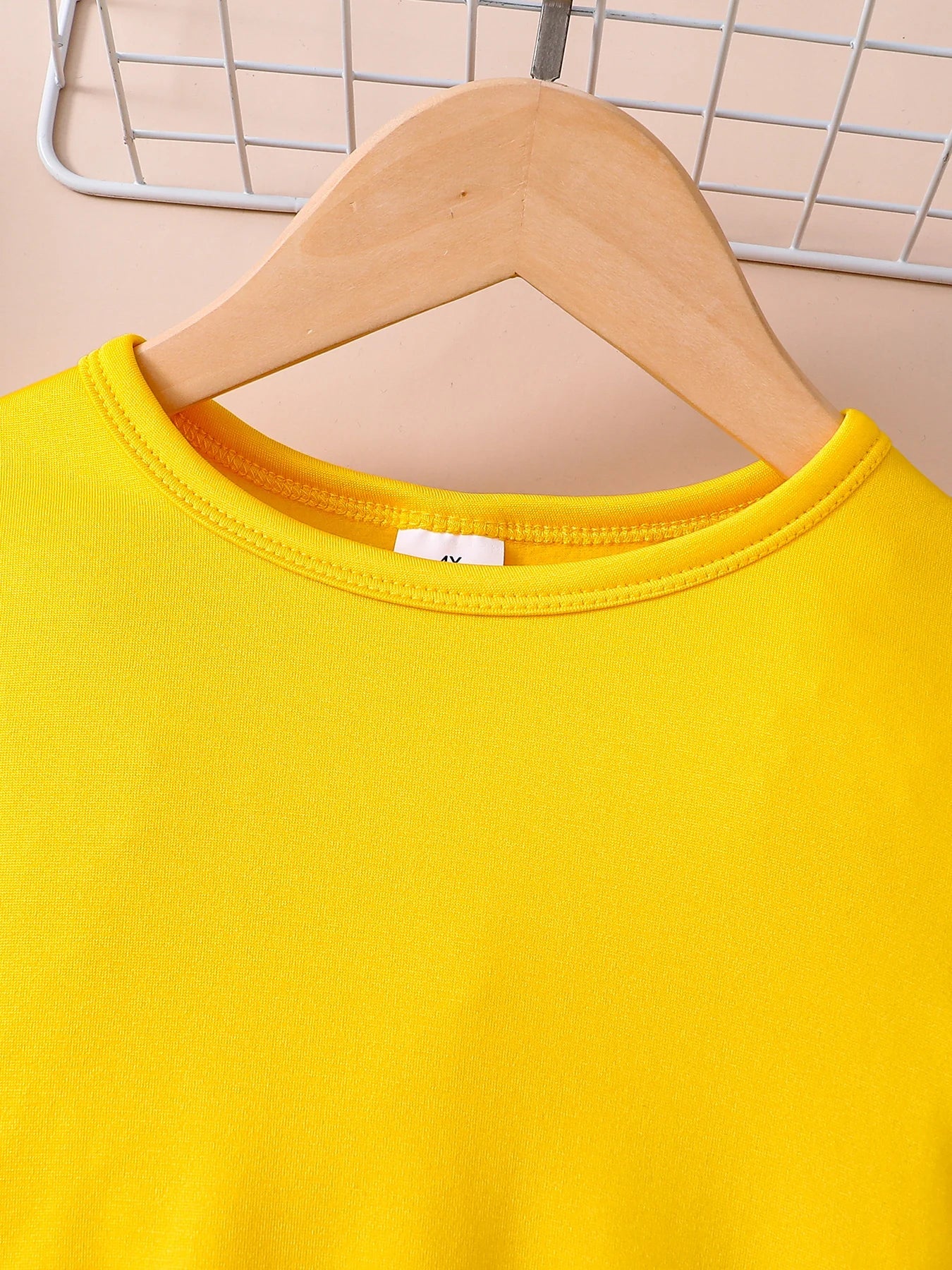 Sophisticated view of the girls' springtime 2-piece casual set, showcasing a flared sleeve design and vibrant printed tights for ages 4-6Y.