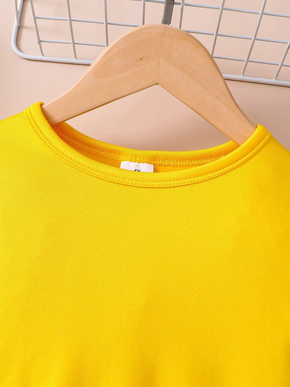 Sophisticated view of the girls' springtime 2-piece casual set, showcasing a flared sleeve design and vibrant printed tights for ages 4-6Y.