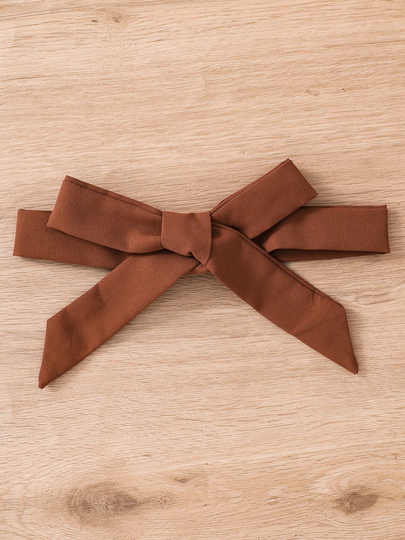 Stylish close-up of breathable knitted O-neck tee from a luxury girls' summer 2-piece set, perfect for ages 4-6Y.