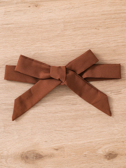 Stylish close-up of breathable knitted O-neck tee from a luxury girls' summer 2-piece set, perfect for ages 4-6Y.