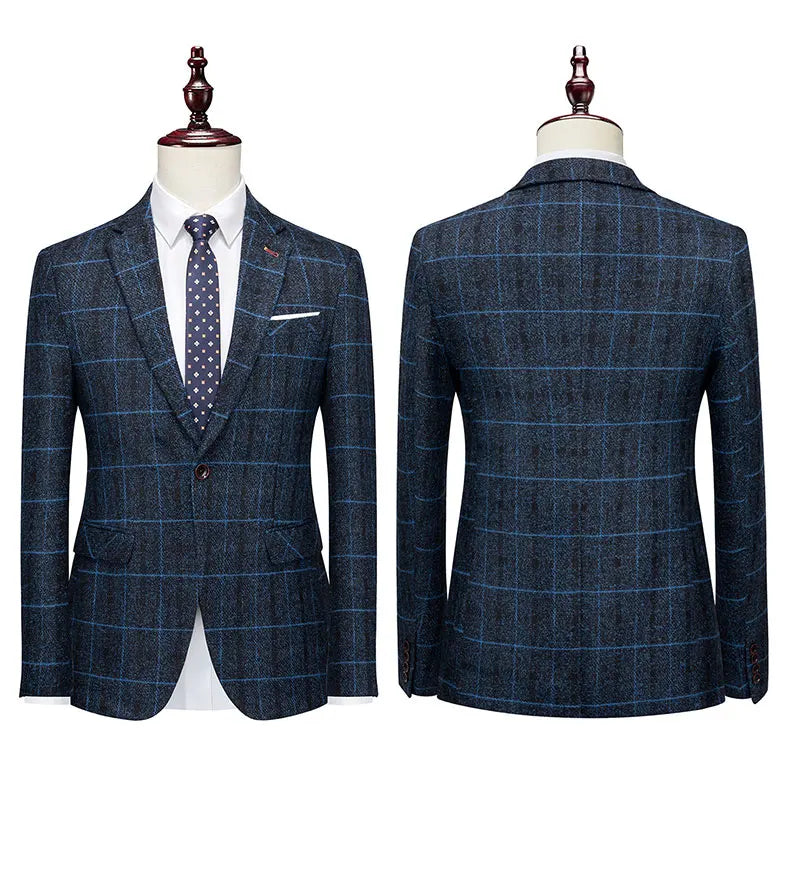Stylish men's wedding suit set with a vest, combining comfort with elegance for the modern gentleman's wardrobe.
