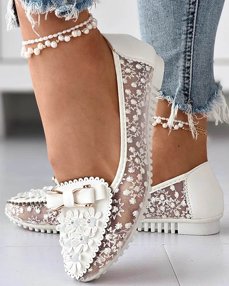 Elegant women's summer loafers featuring breathable vulcanized design, floral embroidery, and decorative bowknot, perfect non-slip sneakers for stylish comfort during spring and autumn.