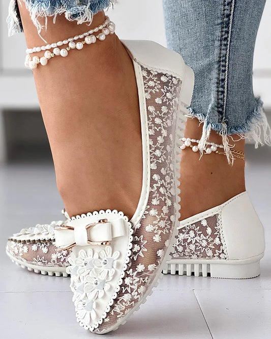 Elegant women's summer loafers featuring breathable vulcanized design, floral embroidery, and decorative bowknot, perfect non-slip sneakers for stylish comfort during spring and autumn.