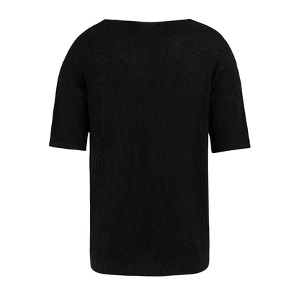 Elegant men's V-neck knit tees that combine a relaxed fit with contemporary fashion, suitable for leisure and outings.
