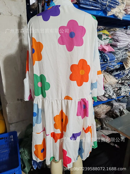 Chic polyester long sleeve V-neck jumpsuit, perfect for a casual autumn look with rich prints.