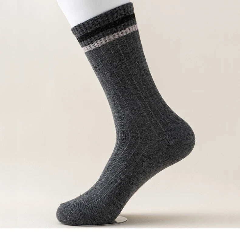 Premium winter sports socks for men, offering a stylish casual design with middle tube height, perfect for both leisure and athletic activities.