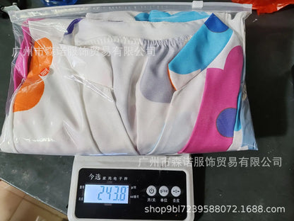 Sophisticated loose-fitting women’s jumpsuit ideal for autumn, showcasing an eye-catching print design.