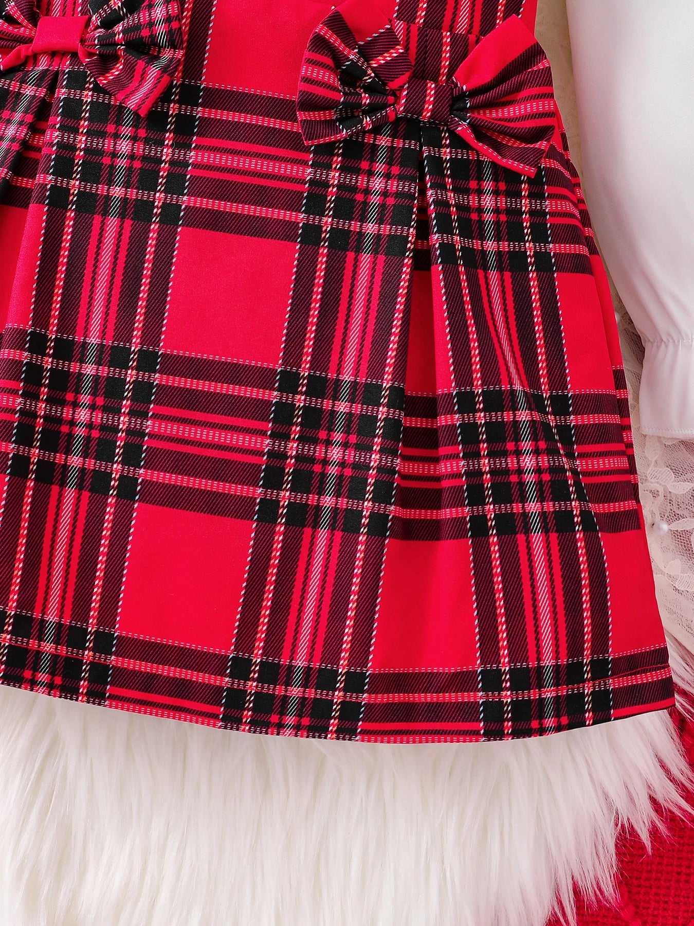 Sophisticated checkered skirt from a luxurious 3-piece knitted set, paired with a red tank top and lace collar, ideal for fashionable girls aged 4-6.