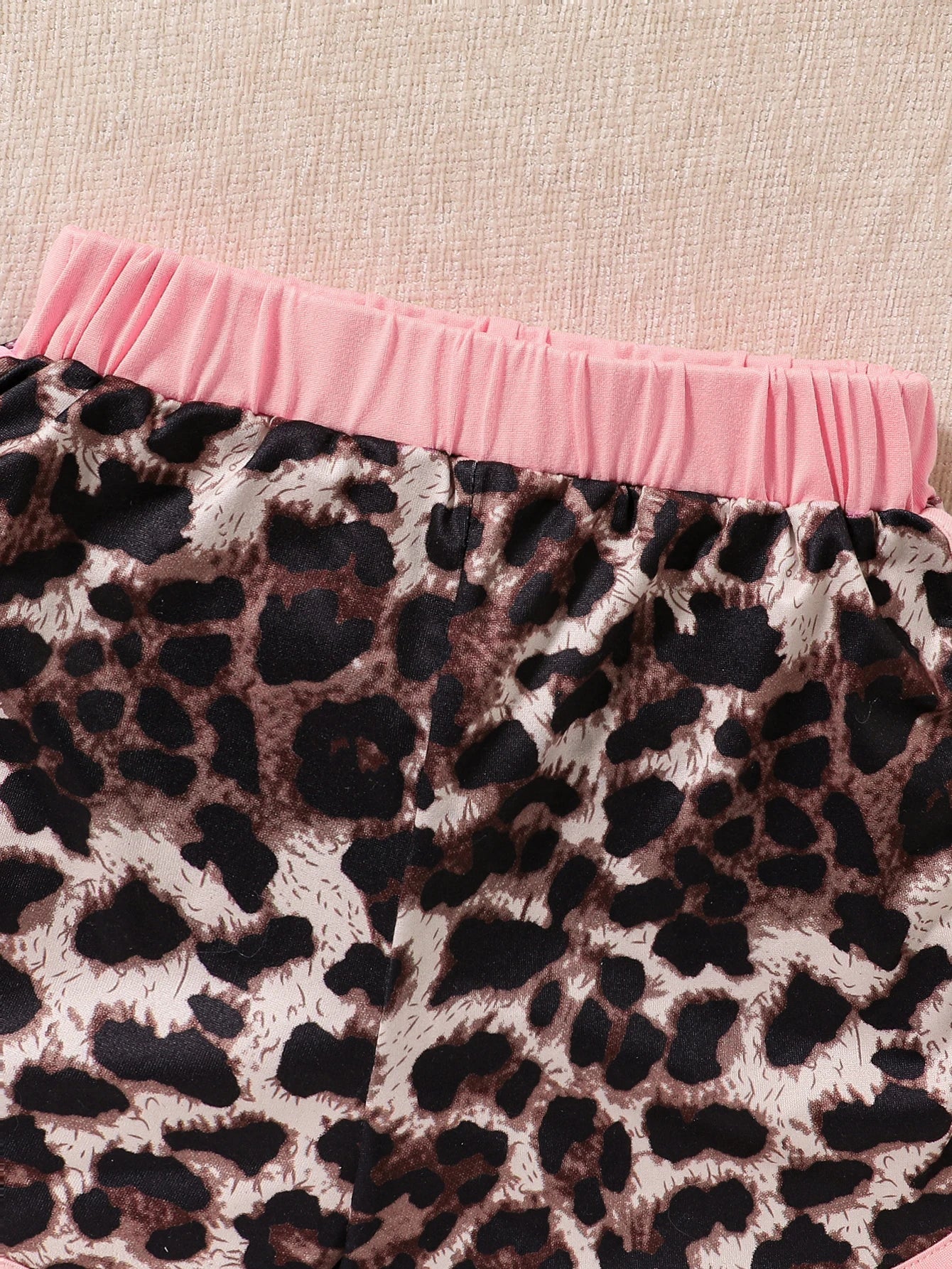 Elegant 3-piece jogger outfit for girls aged 4-6, crafted from lightweight and breathable polyester, perfect for summer outdoor activities.