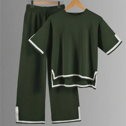 Close-up view of the luxurious polyester fabric used in the elegant women's knitted trousers suit, showcasing its soft texture and exquisite craftsmanship.