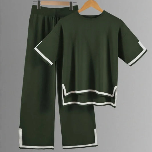 Close-up view of the luxurious polyester fabric used in the elegant women's knitted trousers suit, showcasing its soft texture and exquisite craftsmanship.