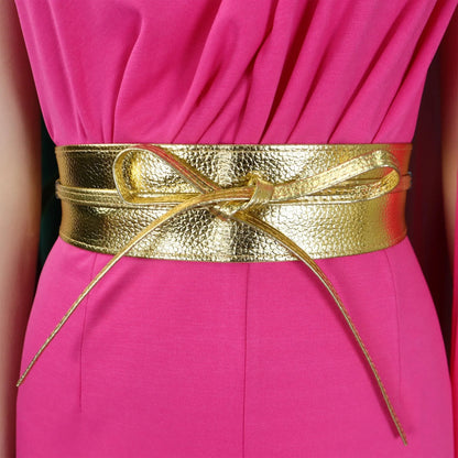 Fashionable full-length jumpsuit for women in solid colour, accentuating the figure with a chic and timeless design.