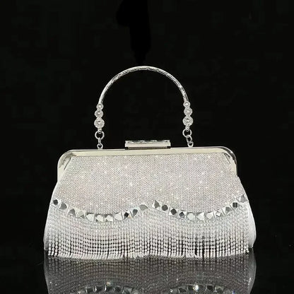 Luxury ladies' diamond clutch bag in vintage minaudiere style, perfect for weddings and evening parties. Elegantly designed with a solid polyester exterior and diamond decoration, combining sophistication and charm.