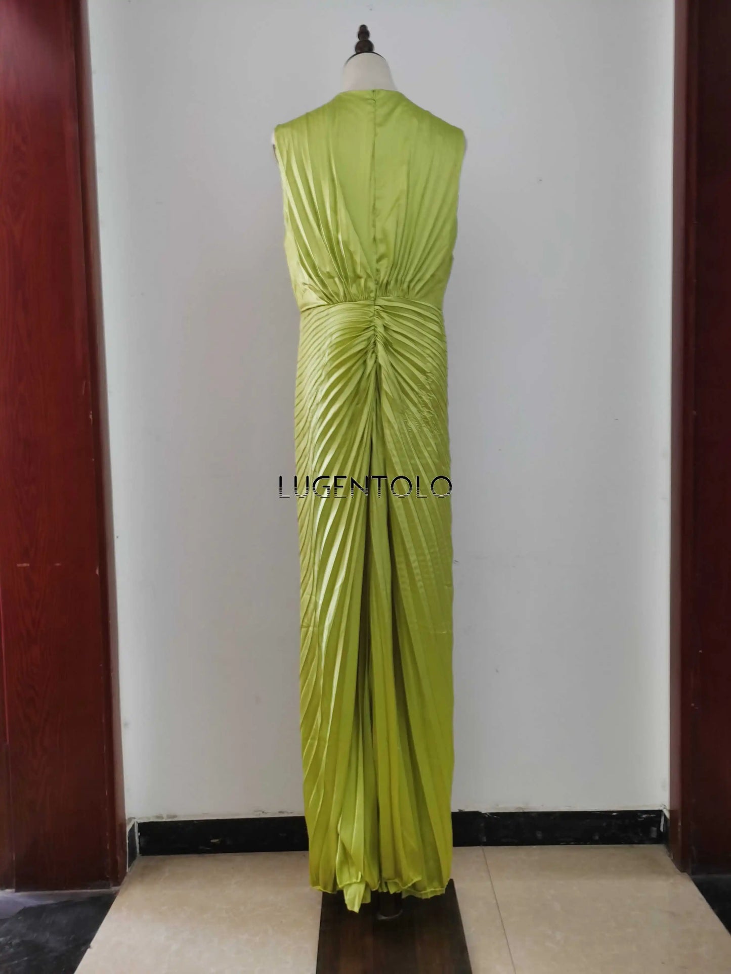 Luxurious polyester sleeveless dress with an empire waist, showcasing a fashionable A-line design for women.