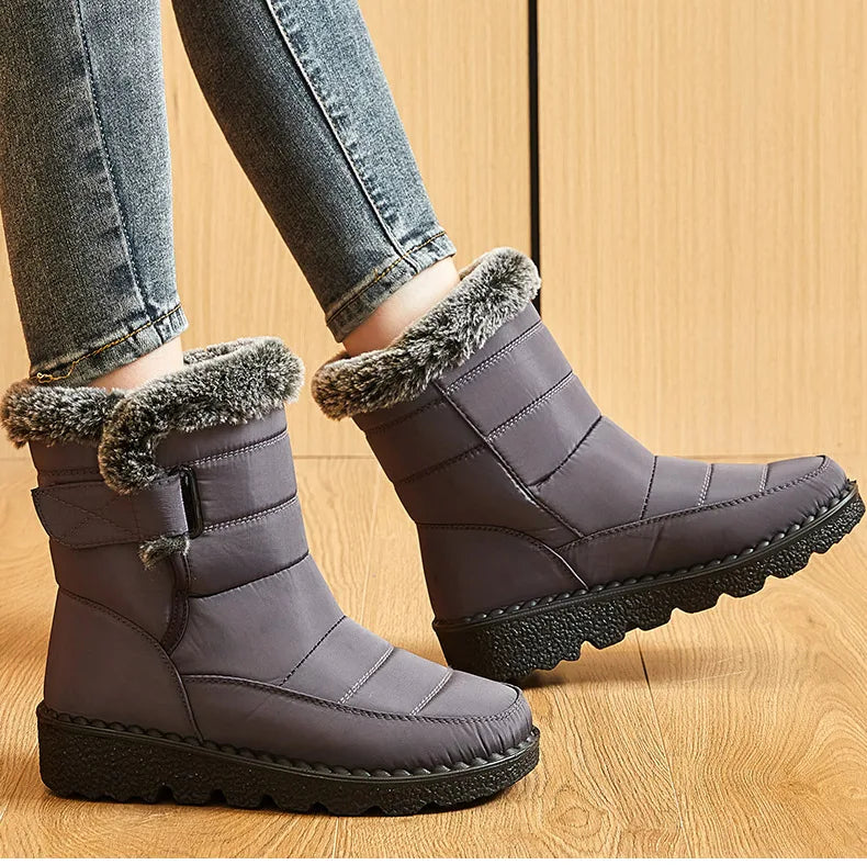 Sophisticated low-heel wedge snow boots for women in classic black, designed for both functionality and fashion in cold weather.