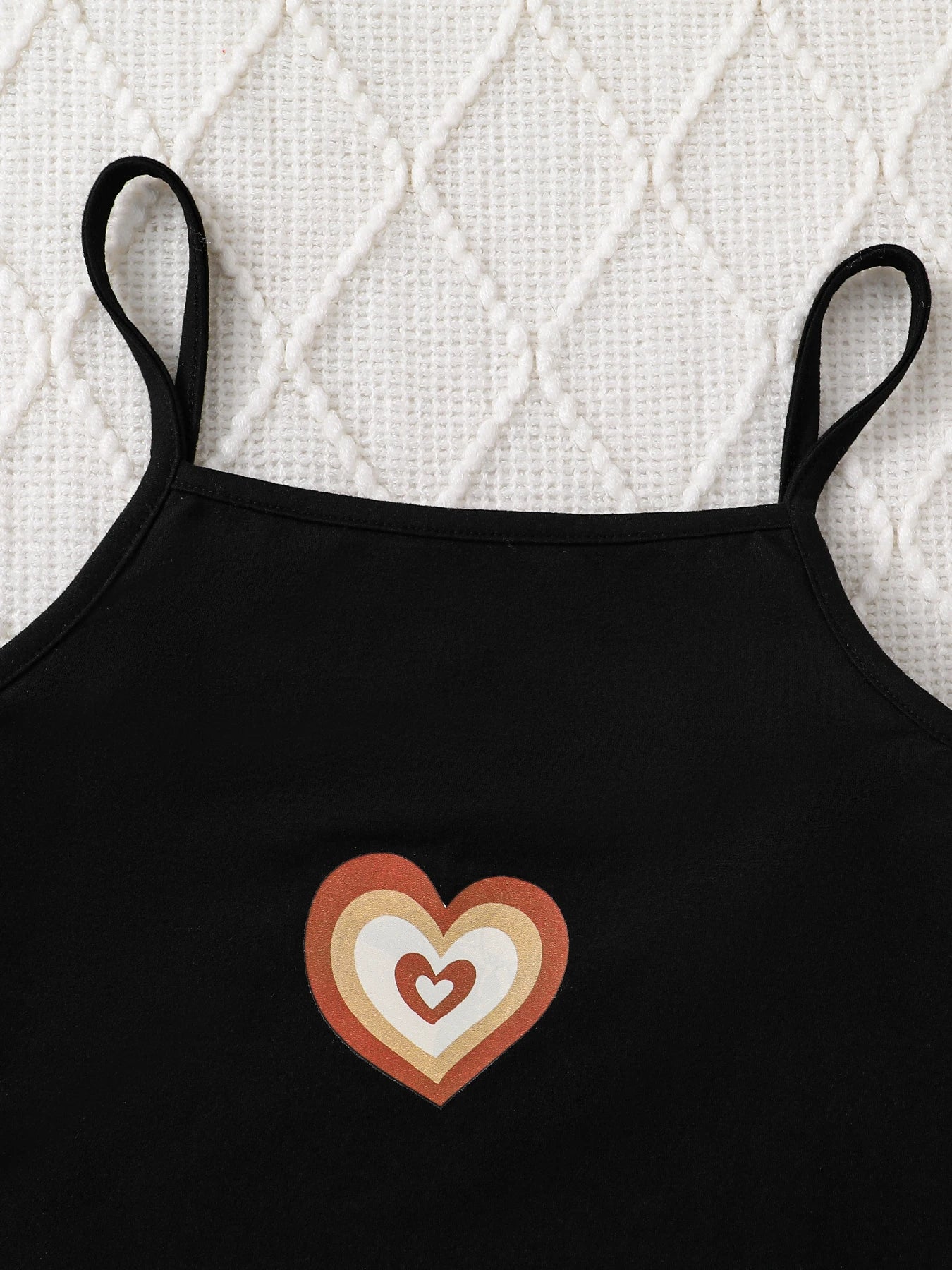 Glamorous girls' fashion ensemble in high-quality polyester, featuring a regular sleeve style and perfect for versatile casual occasions.